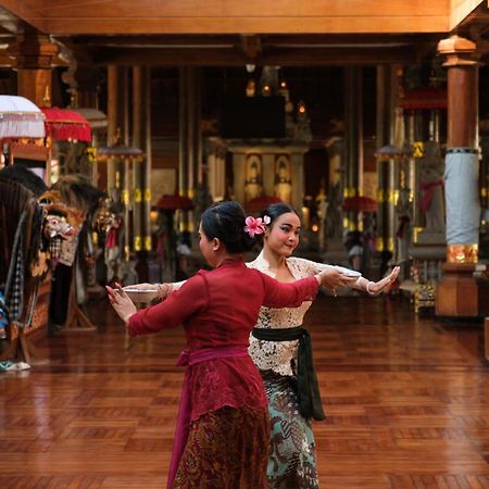 巴厘岛阿优达度假酒店 努沙杜瓦 外观 照片 A traditional Javanese dance