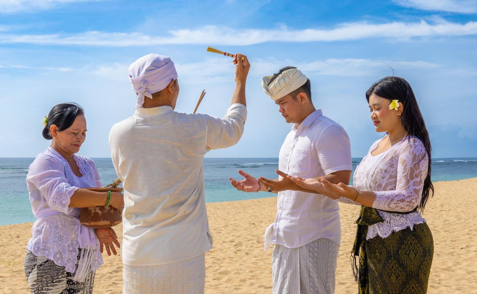 巴厘岛阿优达度假酒店 努沙杜瓦 外观 照片 A Balinese wedding